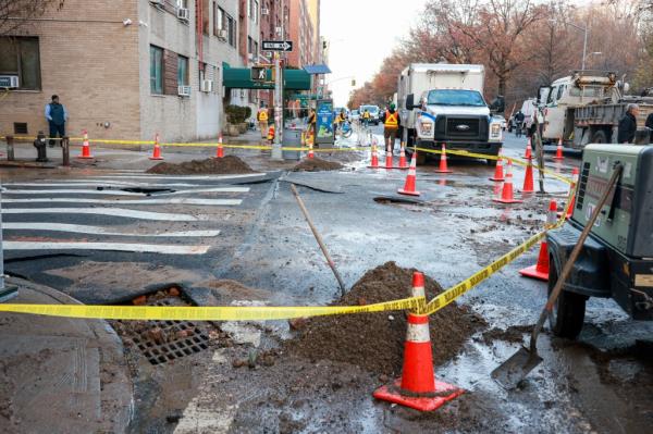 The problem caused disruptions for drivers and straphangers. 