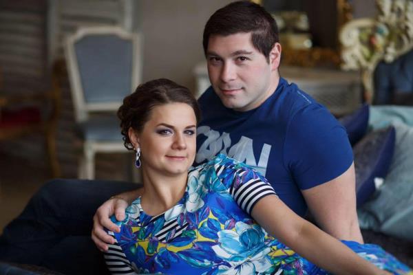 Alexey and Daria Brayman posing for a social media photo