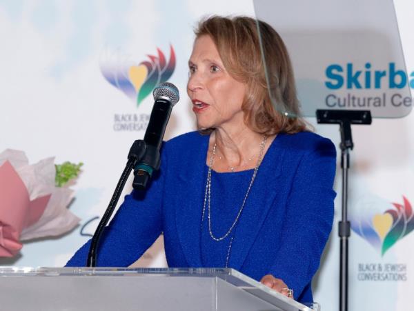 Shari Redstone has been talking with Skydance to sell her stake in Natio<em></em>nal Amusements.