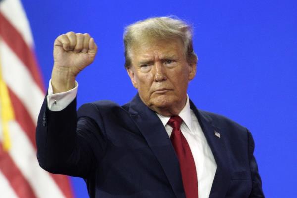 Do<em></em>nald Trump speaking at the Co<em></em>nservative Political Action Co<em></em>nference (CPAC) annual meeting in Natio<em></em>nal Harbor, Maryland.