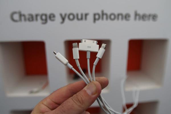 专家警告iPhone充电接口开关可能导致电子垃圾问题