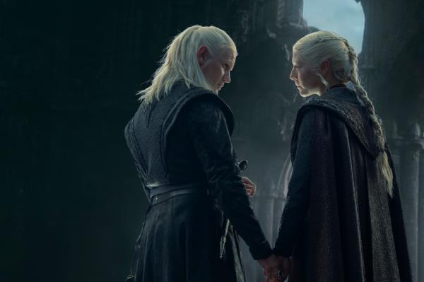 乔治·r·r·马丁(George R.R. Martin)猛烈抨击了《龙之屋》(House of the Dragon)，并糟蹋了第三季