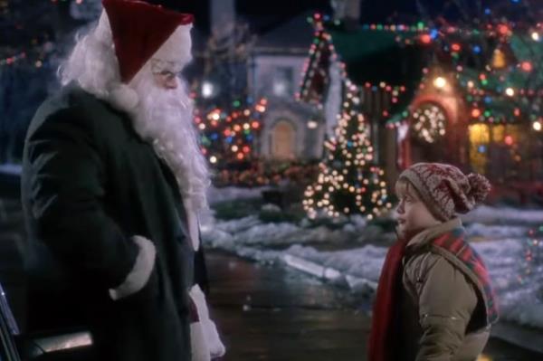 Kevin Campbell as Santa and Macaulay Culkin as Kevin in 