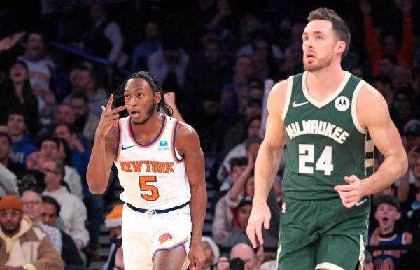 Immanuel Quickley #5 reacts along side Milwaukee Bucks guard Pat Co<em></em>nnaughton #24 after hitting a three point shot