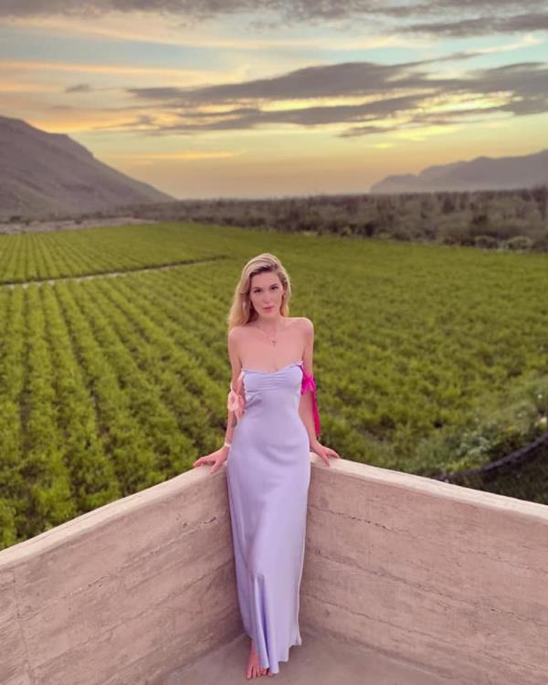 Olivia Nuzzi, star political reporter, posing in a dress