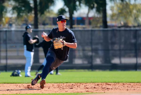 Anthony Volpe fields grounders at Yankees spring training on Feb. 19, 2024. 