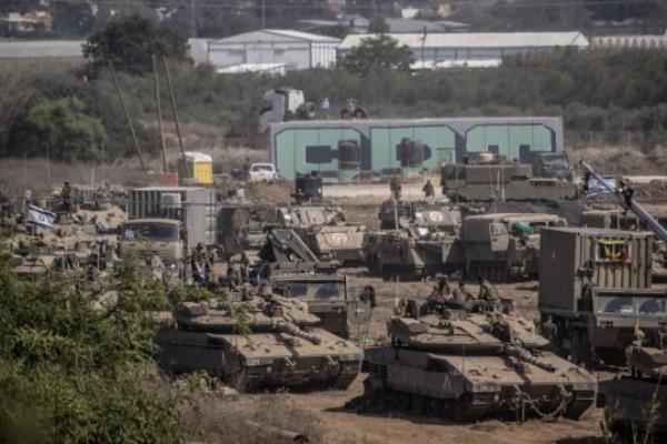 ASHKELON, ISRAEL - OCTOBER 14: Israel co<em></em>ntinues to deploy soldiers and armored vehicles along the Gaza border in Zikim kibbutz of Ashkelon, Israel on October 14, 2023. (Photo by Mostafa Alkharouf/Anadolu via Getty Images)