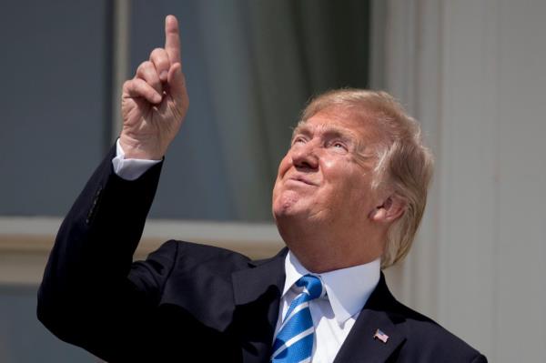 Hillary Clinton also joked o<em></em>nline a<em></em>bout Trump looking at the sun without glasses.