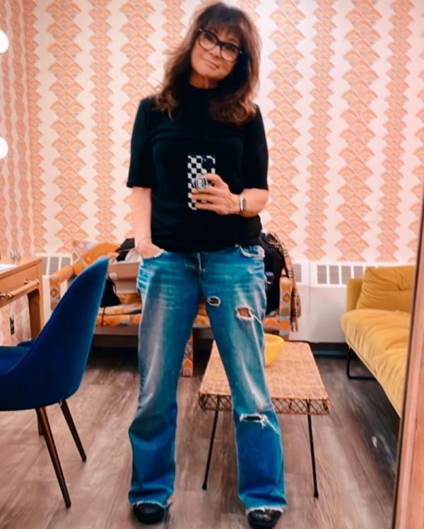 Valerie respo<em></em>nded by posing in a baggy shirt and loose jeans.