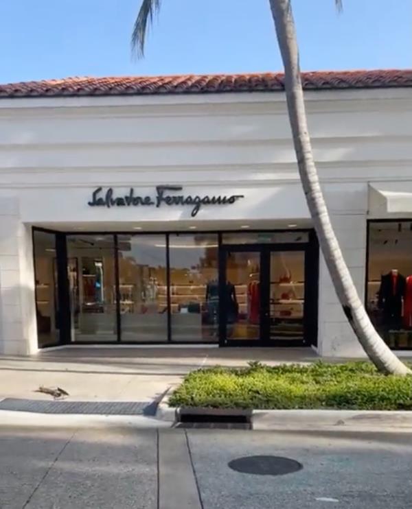 Residents view Palm Beach as an upscale city rather than a suburb. 