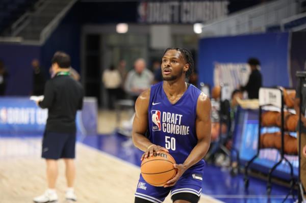 Bro<em></em>nny James was invited to the 2024 NBA Draft Combine. 