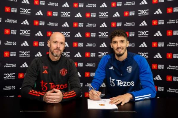 Manchester United Unveil New Signing Altay Bayindir