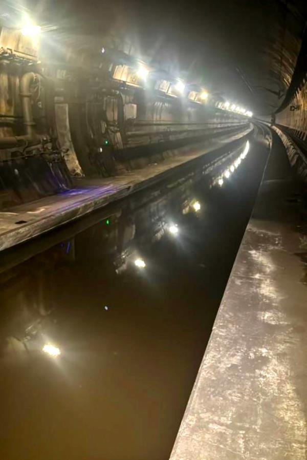 Ebbsfleet Tunnel in Lo<em></em>ndon seen flooded as trains were cancelled
