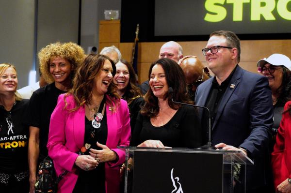 SAG-AFTRA President Fran Drescher (center) with Natio<em></em>nal Executive Director and Chief Negotiator Duncan Crabtree-Ireland (right).