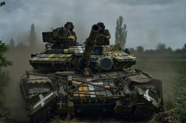 A Russian-installed official acknowledged Ukraine's gain on the village of Piatykhatky Sunday.</p>

<p>　　