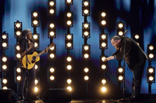 Tracy Chapman and Luke Combs on stage to perform 