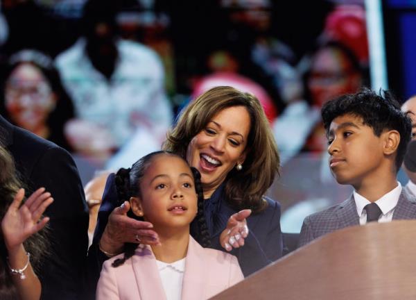 Kamala Harris and her grand niece at the Democratic Natio<em></em>nal Convention.
