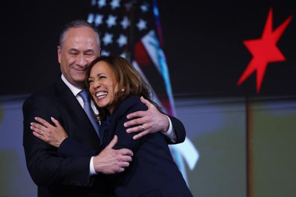 Kamala Harris hugs husband Doug Emhoff at the Democratic Natio<em></em>nal  Convention.