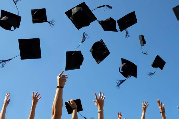 政府宣布“山寨”大学学位的学生人数上限