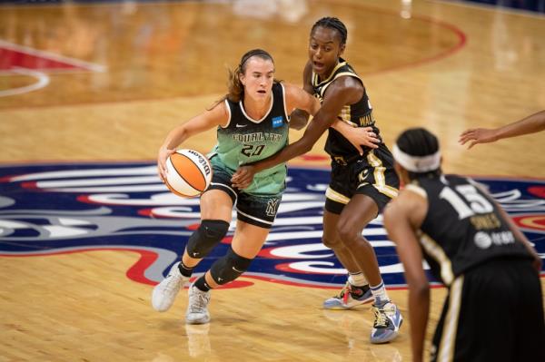 Liberty guard Sabrina Io<em></em>nescu (20) drives to the basket during the New York Liberty versus the Washington Mystics on July 21, 2023, at Entertainment and Sports Arena in Washington, DC.