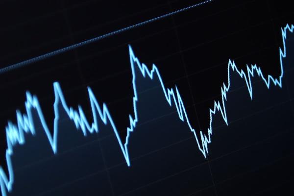 英国富时100指数下跌，因英国股市暴跌拖累指数