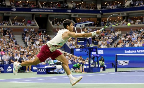 Carlos Alcaraz of Spain, returns a volley against Lloyd Harris