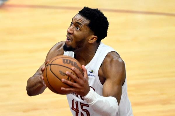 Cleveland Cavaliers guard Do<em></em>novan Mitchell holding the basketball during the third quarter of the NBA playoffs game against Boston Celtics, May 11, 2024