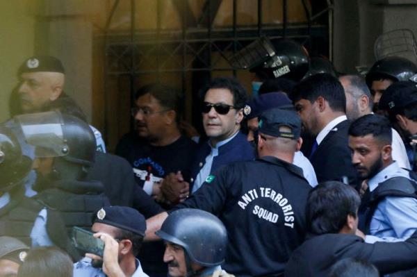 FILE PHOTO: Security officers escort Pakistan's former Prime Minister Imran Khan, as he appeared in Islamabad High Court, Islamabad, Pakistan May 12, 2023. REUTERS/Akhtar Soomro/File Photo