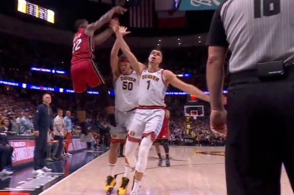 Aaron Gordon was called for a foul on the play.