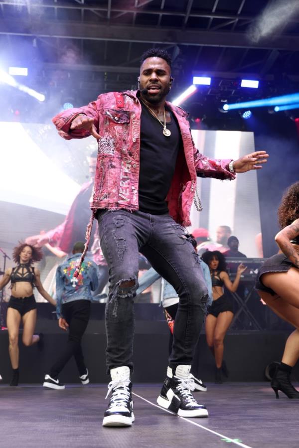 Jason Derulo performing in 2022.