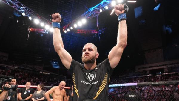 UFC 295获得双冠军，普罗查兹卡和佩雷拉眼轻重量级腰带，帕夫洛维奇和阿斯皮纳尔争夺重量级腰带