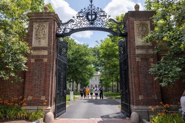 Harvard University announced it removed a binding made of the skin of a deceased woman from the 19th-century book “Des Destinées de l’Ame,” which they house in their library.</p>

<p>　　