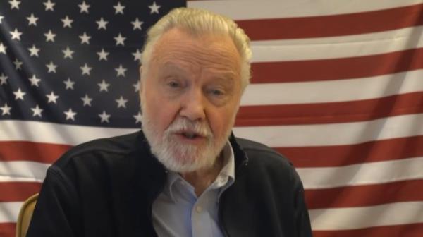 12714353 Angelina Jolie's dad Jon Voight blasts his daughter for havin<em></em>g 'no understanding of God's honor' for her posts co<em></em>ndemning Israel's bombing of Gaza in respo<em></em>nse to Hamas' terrorist attack