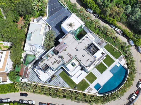 The new home, set on a 4700-square-meter block, has seven bedrooms and 11 bathrooms.