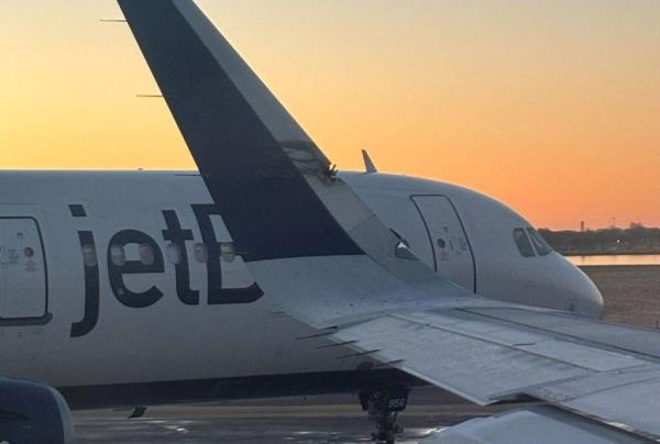 Flight 777's left winglet struck the right horizo<em></em>ntal stabilizer of Flight 551 at around 6:40 a.m. while on the deicing pad, the Federal Aviation Administration has ////con<em></em>firm/i/i/i/ied.