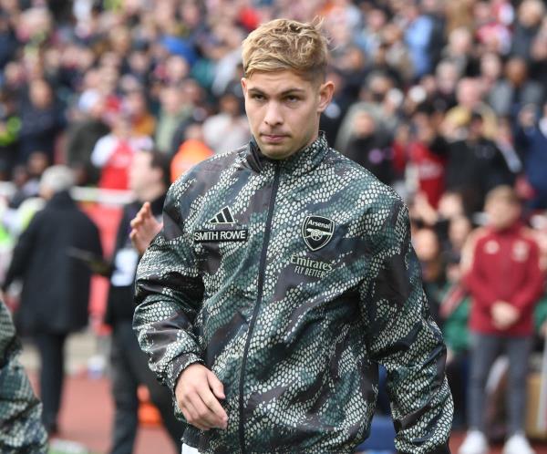 埃米尔·史密斯·罗受伤：阿森纳中场因膝盖问题将缺席几周