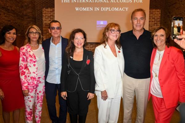 Susan Sarandon and Kevin Costner at the Venice film festival. 