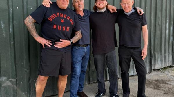 弗兰克·卡特将与保罗·库克、格伦·马特洛克和史蒂夫·琼斯共同演出性手枪乐队的传奇专辑