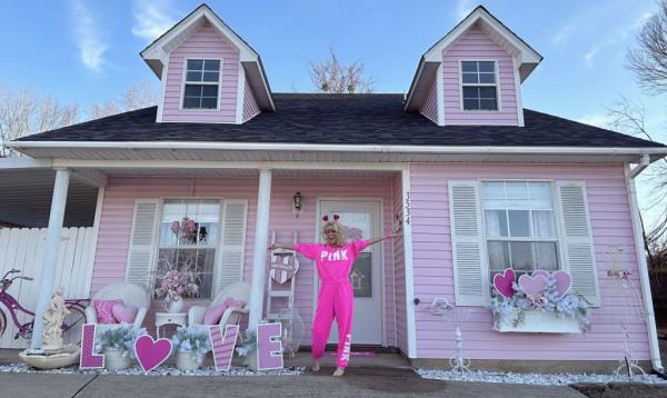 DENA DANIELS' 'BARBIE MEETS SHABBY CHIC' HOME WHICH SHE PAINTED PINK IN SUMMER 2021