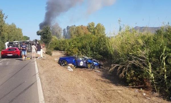 撒丁岛发生恐怖超级跑车撞车事故，两名游客在火球中丧生