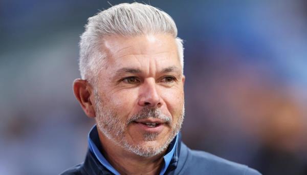 a联赛冠军科里卡被任命为奥克兰新俱乐部的首任教练