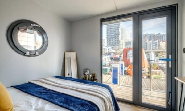 The Water Lodges, London, E14 You could get on the Lo<em></em>ndon property ladder for ?200,000 - but there's a catch LOW QUALITY