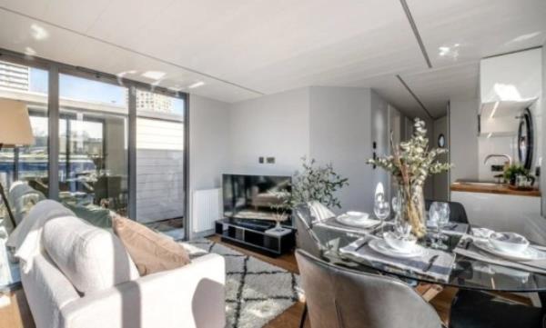 The Water Lodges, London, E14 You could get on the Lo<em></em>ndon property ladder for ?200,000 - but there's a catch LOW QUALITY