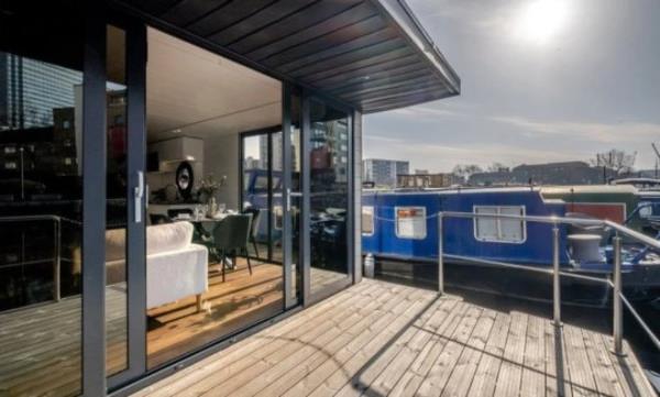 The Water Lodges, London, E14 You could get on the Lo<em></em>ndon property ladder for ?200,000 - but there's a catch LOW QUALITY