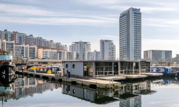 The Water Lodges, London, E14 You could get on the Lo<em></em>ndon property ladder for ?200,000 - but there's a catch LOW QUALITY