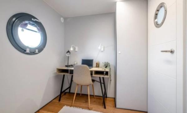 The Water Lodges, London, E14 You could get on the Lo<em></em>ndon property ladder for ?200,000 - but there's a catch LOW QUALITY