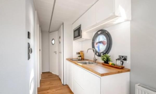 The Water Lodges, London, E14 You could get on the Lo<em></em>ndon property ladder for ?200,000 - but there's a catch LOW QUALITY