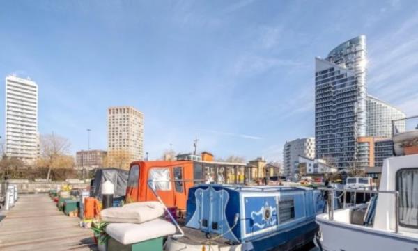 The Water Lodges, London, E14 You could get on the Lo<em></em>ndon property ladder for ?200,000 - but there's a catch LOW QUALITY