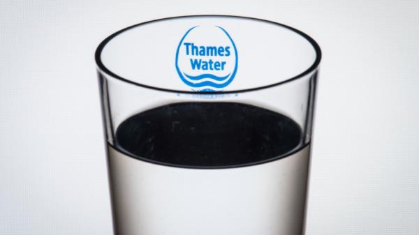 泰晤士水务公司警告说，到明年5月，它将耗尽资金，因为它正在努力筹集资金