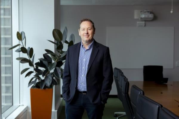 前Tabcorp老板声称，尽管他否认发表猥亵言论，但他还是被迫辞职